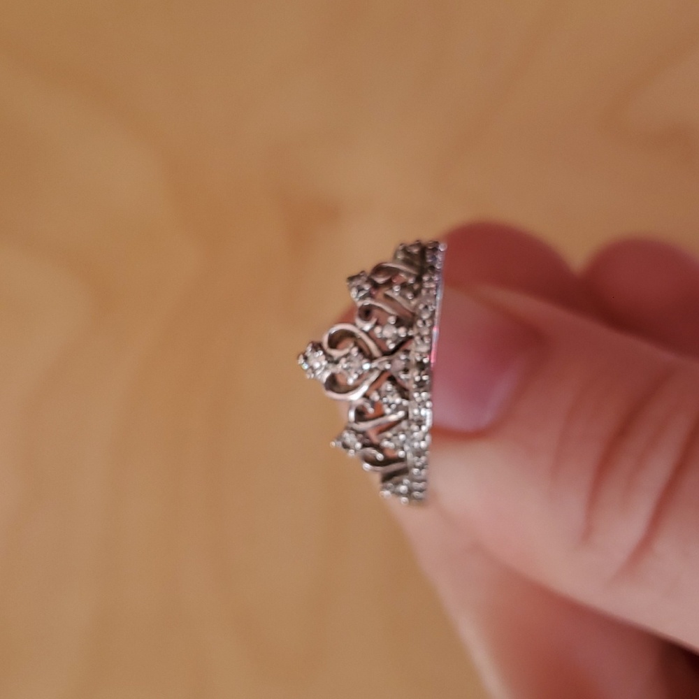 Tiara/crown Diamond ring